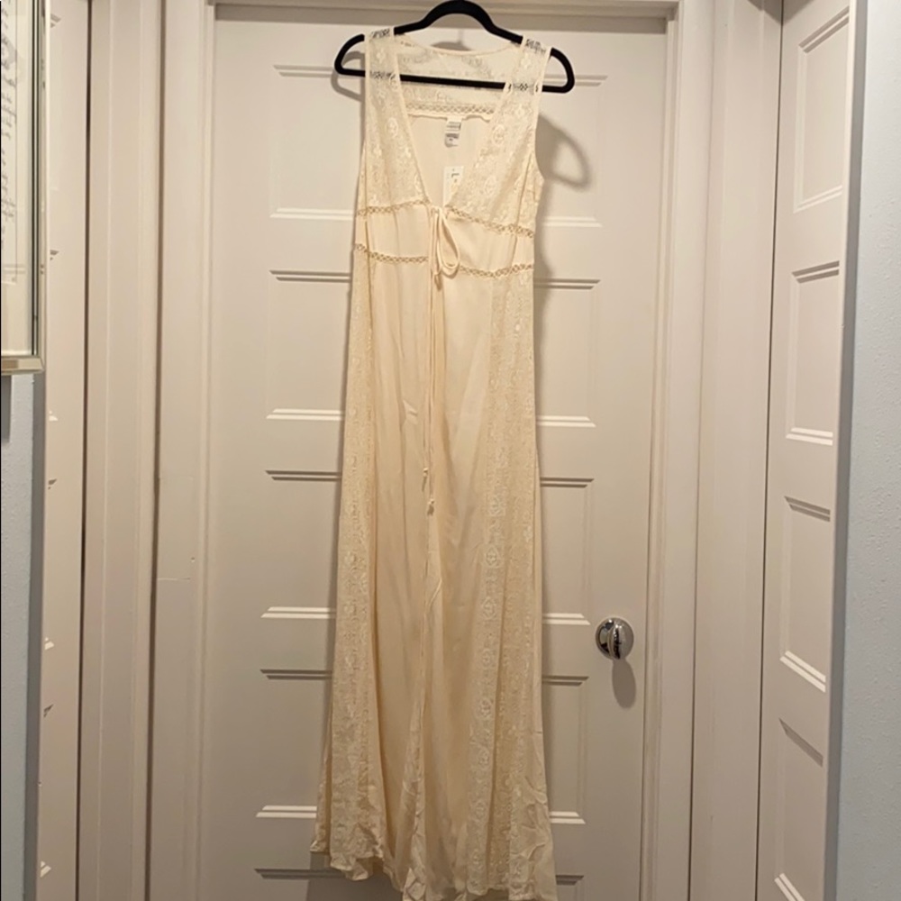 L*SPACE IVORY LACE SWIM COVERUP - SIZE M/L